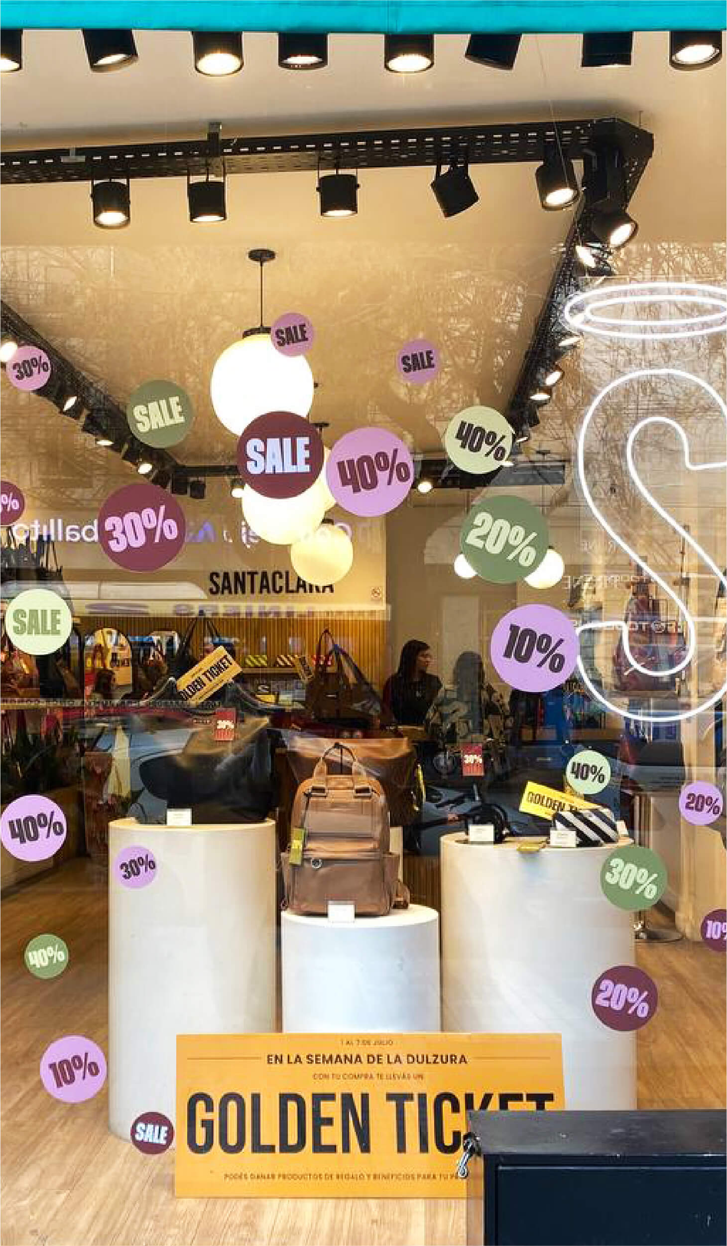 Descubrí el SALE en el local Santaclara en Caballito con carteras, mochilas y accesorios cruelty free